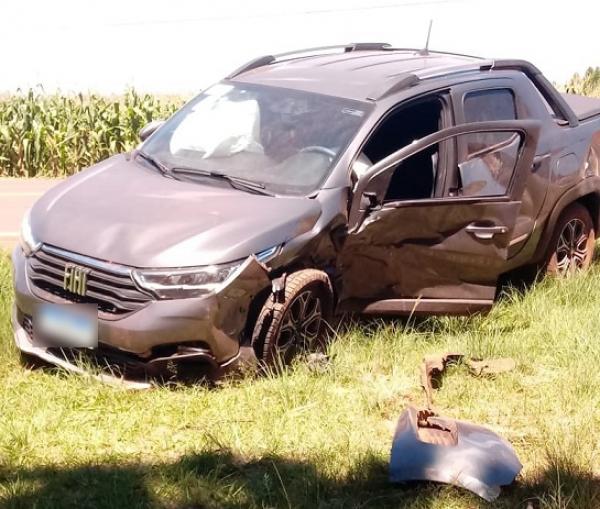Informações preliminares indicam que o acidente de trânsito envolveu um Hyundai HB20 e uma Fiat Strada (Foto: Reprodução/Observador Regional)