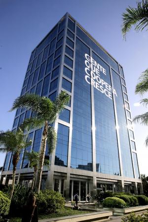 Banco Cooperativo Sicredi se classificou no 43º lugar entre os 50 maiores bancos que fazem parte do anuário (Foto: Reprodução/Sicredi)