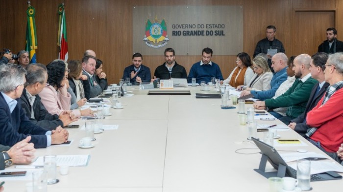Leite disse que o momento é de organizar ações de restabelecimento das condições de moradia e estrutura para as famílias -Foto: Maurício Tonetto/Secom