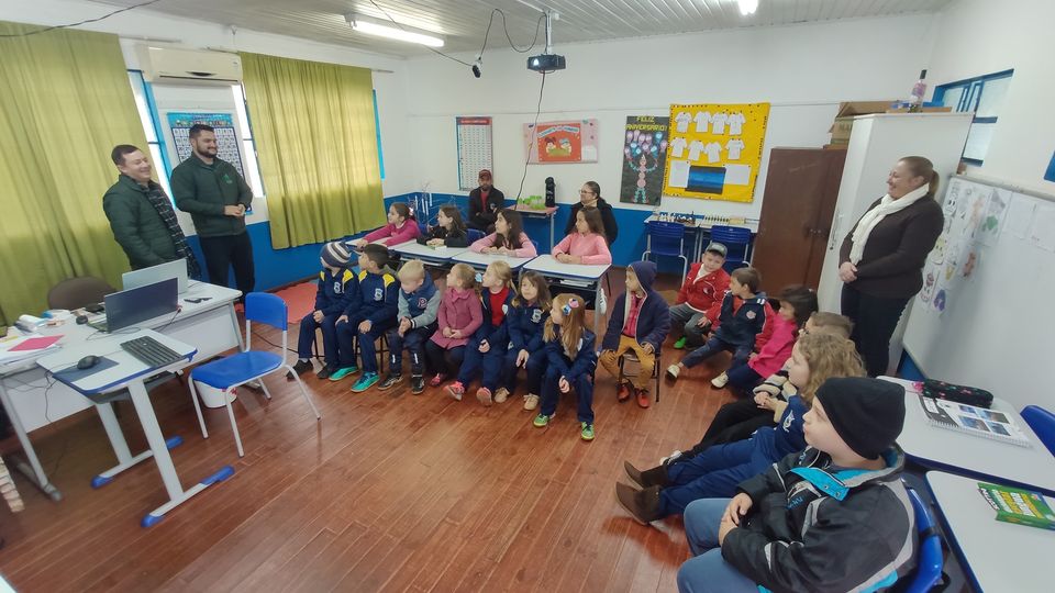 Palestra realizada em escola em Derrubadas (Foto: Prefeitura de Derrubadas)