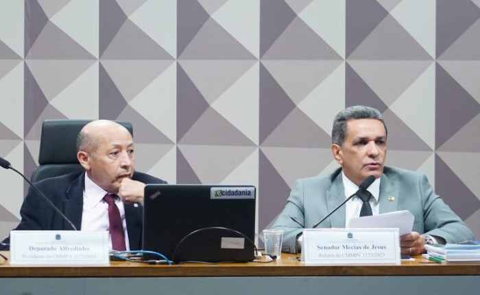Deputado Alfredinho (E) e senador Mecias de Jesus (D) - (Foto: Pablo Valadares/Câmara dos Deputados)