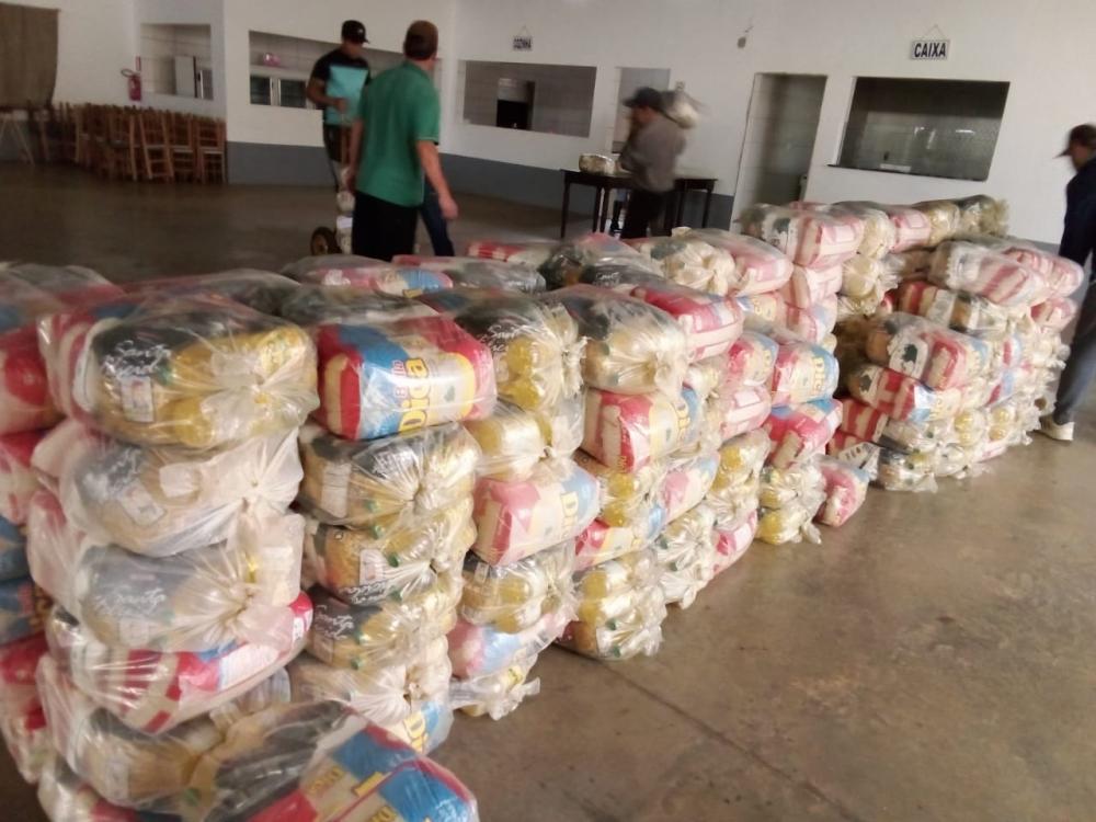 Cestas básicas foram entregues pelo Governo do Estado (Foto: Prefeitura de Redentora)