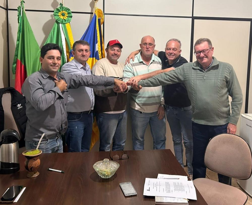 Lideranças de Miraguaí trataram sobre as próximas eleições (Foto: Rádio Líder)