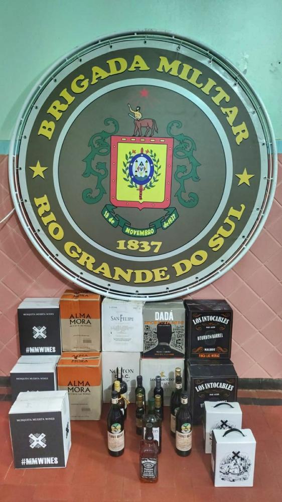 Produtos foram apreendidos por agentes do 7º BPM (Foto: Divulgação)