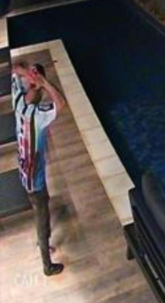 Homem foi preso no pátio de uma residencia (Foto: Grupo de WhatsApp/Circuito Interno))