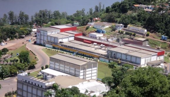 Postos de trabalho estão disponíveis nos segmentos de aves e suínos da empresa em Itapiranga (Foto: Divulgação/JBS) 