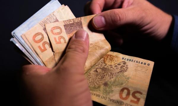 O mínimo de 2020 em diante passou a ser corrigido apenas pelo INPC do ano precedente, de forma a não descumprir a Constituição (Foto: Marcello Casal Junior/Agência Brasil)