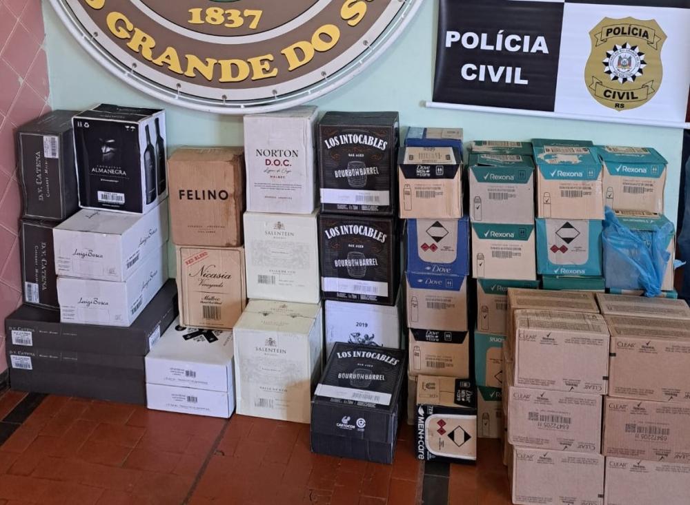 Material apreendido durante a ação policial (Foto: Brigada Militar)