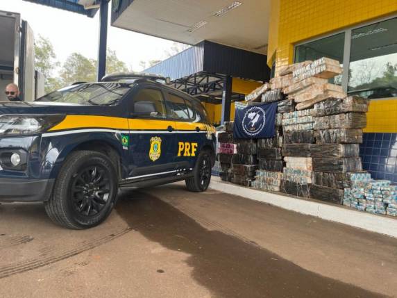 Operação resulta em prisões, apreensões de drogas, veículos e mercadorias ilícitas, reforçando o combate à criminalidade na região (Foto: PRF)