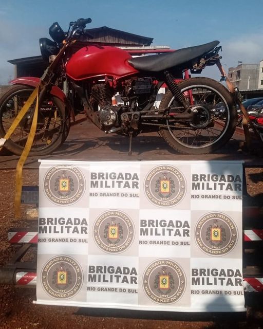 Motocicleta foi apreendida em Tenente Portela (Foto: Brigada Militar)