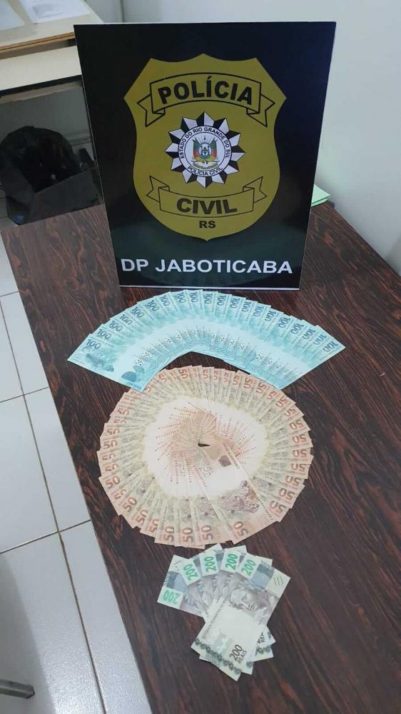 Dinheiro apreendido na ação (Foto: Polícia Civil)