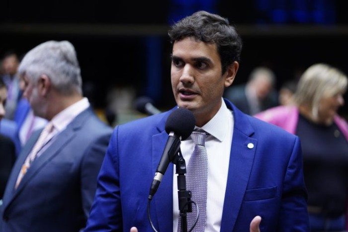 Rafael Prudente: objetivo é facilitar a inclusão no mercado de trabalho desses cidadãos - (Foto: Pablo Valadares/Câmara dos Deputados)