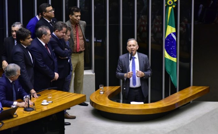Aguinaldo Ribeiro (D), relator da reforma tributária - (Foto: Zeca Ribeiro/Câmara dos Deputados)
