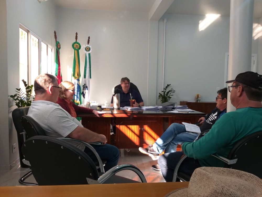 Encontro ocorreu no gabinete do prefeitode Redentora, Nico (Foto: Prefeitura de Redentora)