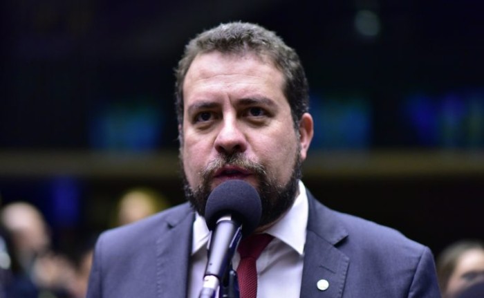 Guilherme Boulos, relator do projeto de lei - (Foto: Zeca Ribeiro/Câmara dos Deputados)