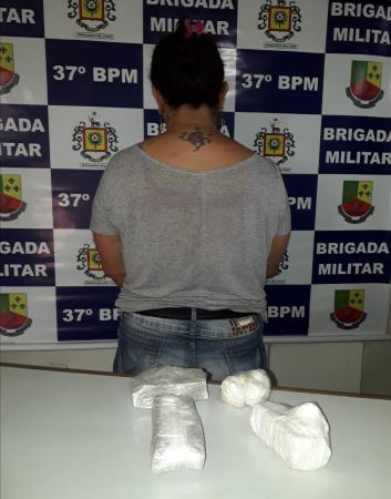 Mulher de 45 anos foi levada para o presídio estadual de Frederico Westphalen (Foto: Divulgação/37º BPM)