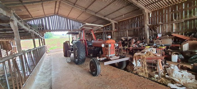 Trator foi encontrado em uma propriedade em Salvador das Missões (Foto: Polícia Civil)