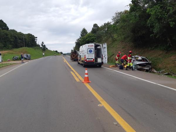 Segundo a Polícia Rodoviária Federal, oito pessoas ficaram feridas, sendo quatro em estado grave (Foto: Reprodução/Agora no Vale)
