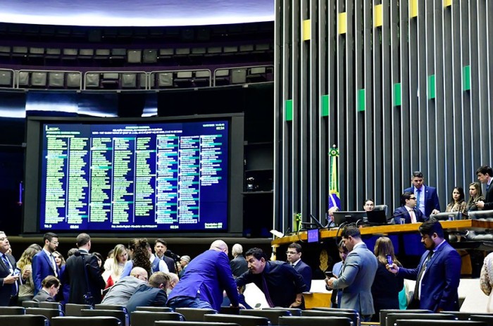 Senadores e deputados mantiveram veto do governo, que argumenta que PMs e bombeiros, pela Constituição, são subordinados aos princípios da hierarquia e da disciplina - Foto: Waldemir Barreto/Agência Senado