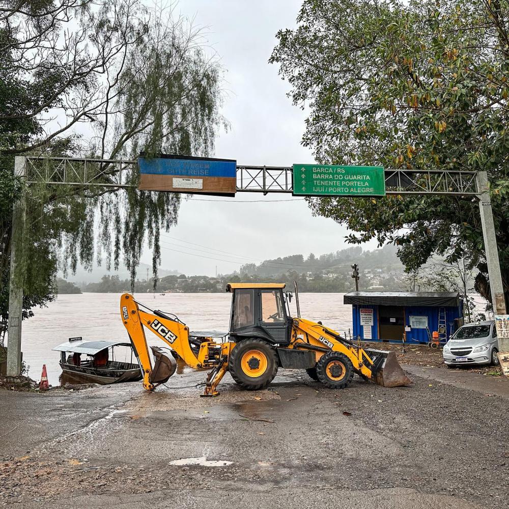Com nível das águas elevadas, o transporte de balsas foi interrompidos em Barra do Guarita e Porto Soberbo (Foto: Jornal Força do Oeste) 