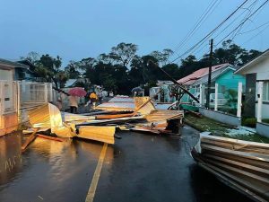 Cerca de 80% da cidade de Campo Novo sofreu danos severos (Foto: Amuceleiro)