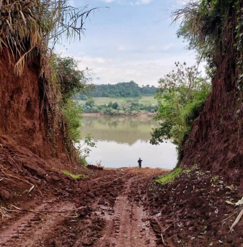 O atracadouro em questão possuía 15 metros de largura por 50 metros de extensão, além de ter sido feito o corte de um barranco com aproximadamente 8 metros de altura (Foto: Brigada Militar)