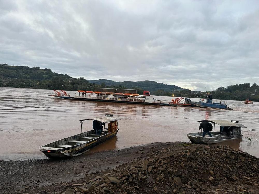 A travessia foi retomada na manhã de hoje (Foto: Leandro Borges/Barra do Guarita)