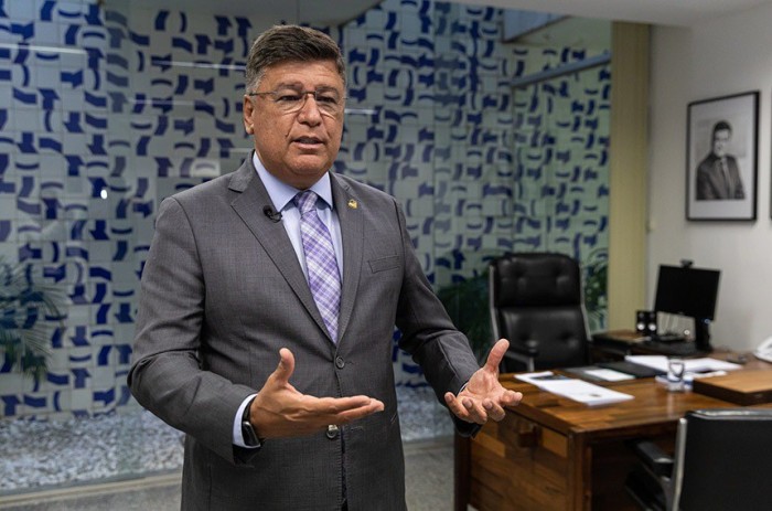 O senador Carlos Viana é o autor do projeto credito=