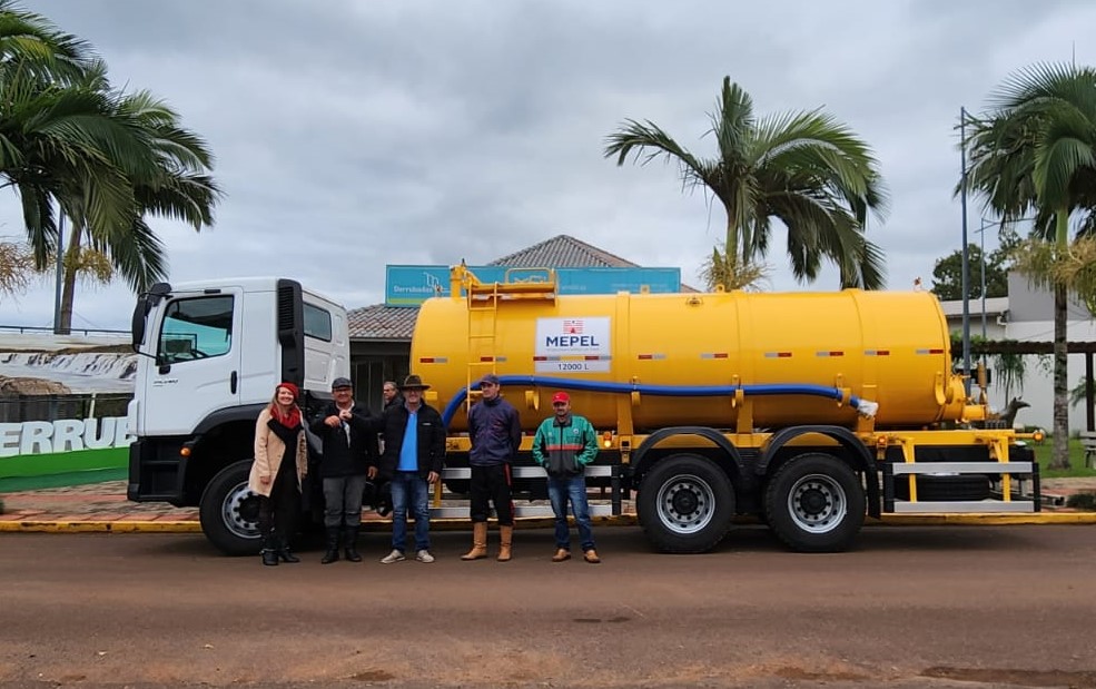 Caminhão já está a serviço da comunidade de Derrubadas (Foto: Divulgação)