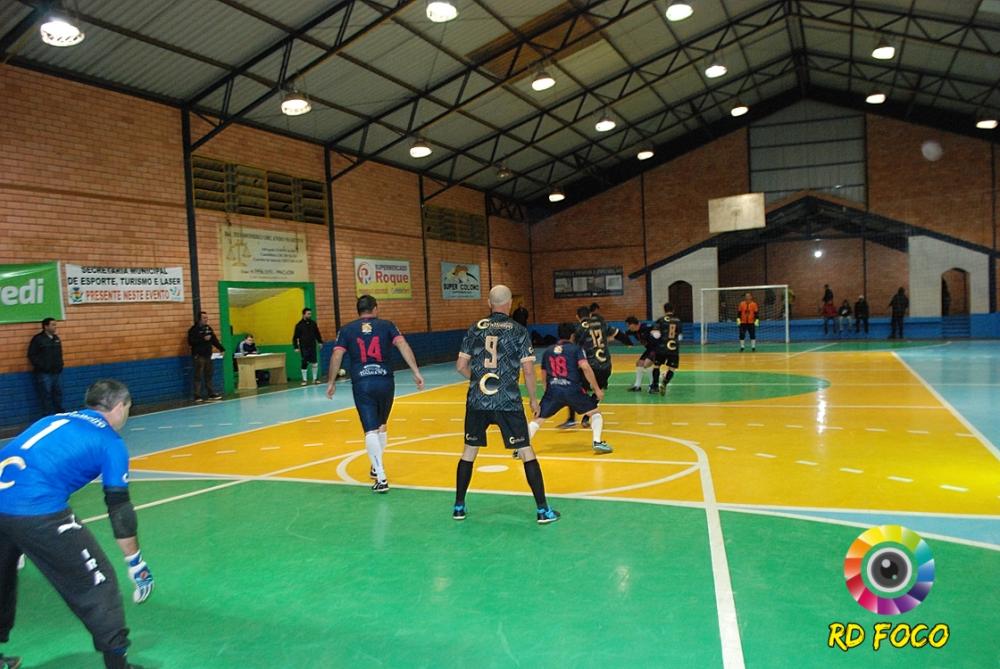 Competição está acontecendo no Ginásio de Esportes de Redentora (Foto: RD Foco)