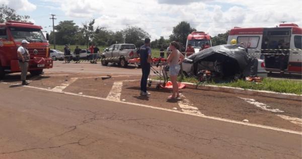 Colisão entre a Toyota Hilux e o VW Polo ocorreu na tarde da quinta-feira (07/01), na saída de Santa Rosa para Três de Maio (Foto: Reprodução/Portal Plural)