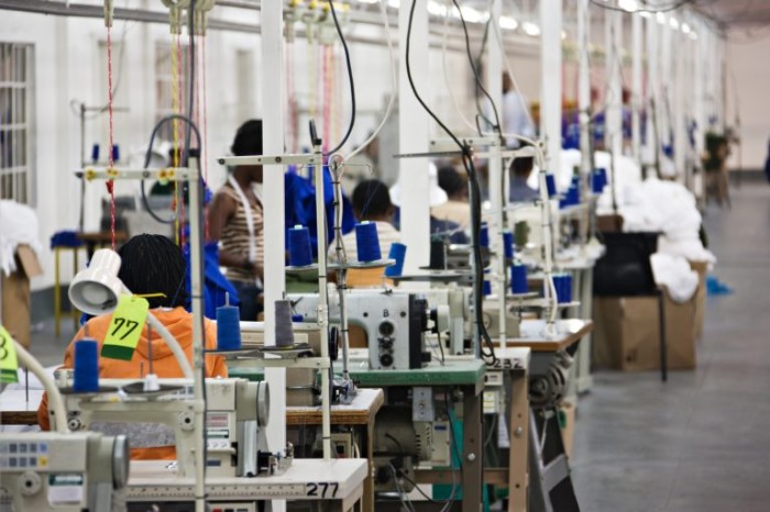Confecção e vestuário são setores beneficiados - (Foto: poco_bw/GettyImages)