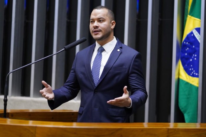 Seguindo Adail Filho, a aplicação da lei deve ser 