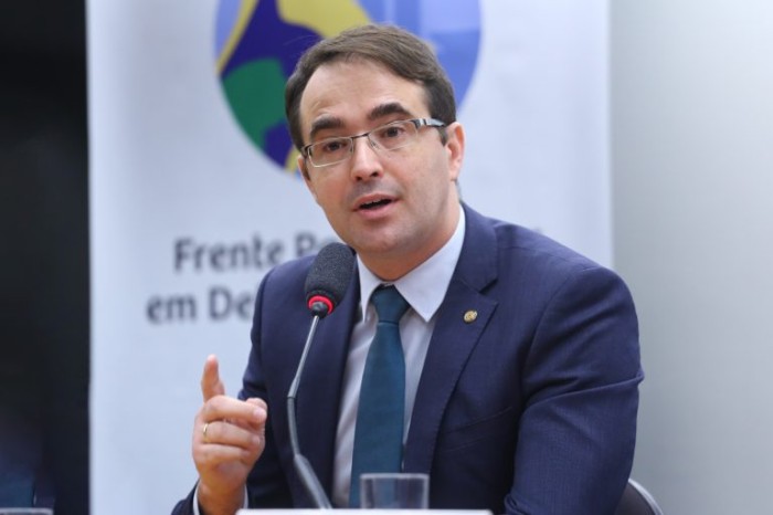 Para Ganem, a proibição vai proteger espécies prejudicadas por prática - (Foto: Vinicius Loures/Câmara dos Deputados)