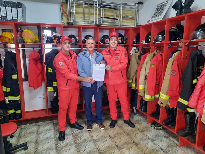 Assinatura ocorreu na sede dos Bombeiros Voluntários de Tenente Portela (Foto: Divulgação/Rádio A verdade)