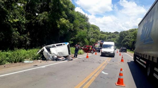 Acidente de trânsito ocorreu por volta das 11h20min da segunda-feira (11/01), no Km 330 da rodovia federal (Foto: Divulgação/PRF)