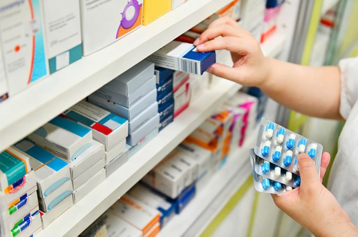 Farmácias devem fracionar medicamentos para vender apenas a quantidade estabelecida na prescrição médica, determina projeto de lei - Foto: MJ_Prototype/iStockphoto