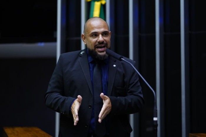 Sargento Portugal lembra que, muitas vezes, os agentes residem em áreas de risco - (Foto: Pablo Valadares/Câmara dos Deputados)
