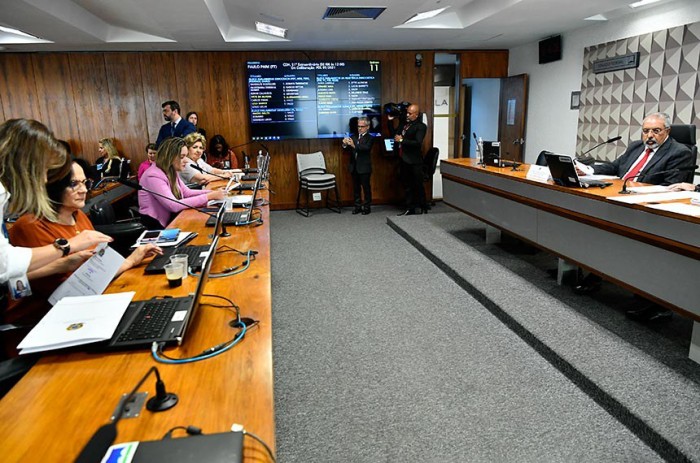 Plenário da Comissão de Direitos Humanos na reunião que aprovou o projeto - Foto: Geraldo Magela/Agência Senado