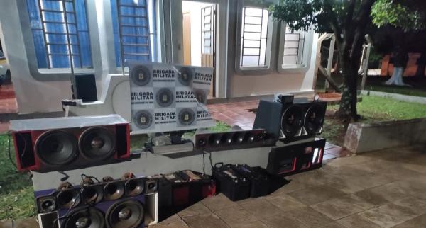 Apreensões de aparelhos de som automotivo foram realizadas em São Martinho e Santo Augusto (Foto: Divulgação/7º BPM)