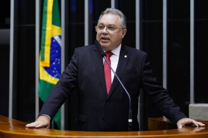 Neto defende 