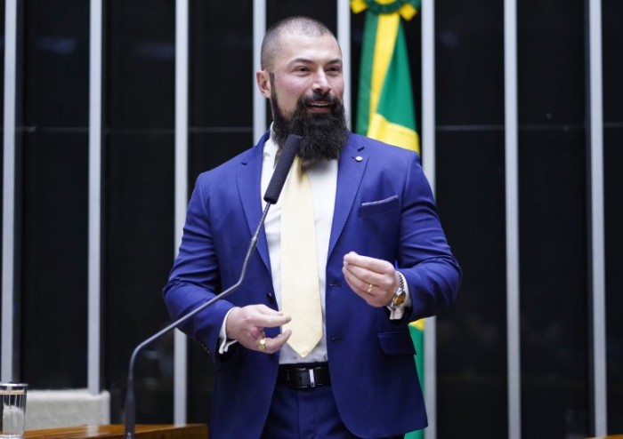 O deputado Delegado Paulo Bilynskyj recomendou a aprovação do projeto - (Foto: Pablo Valadares / Câmara dos Deputados)