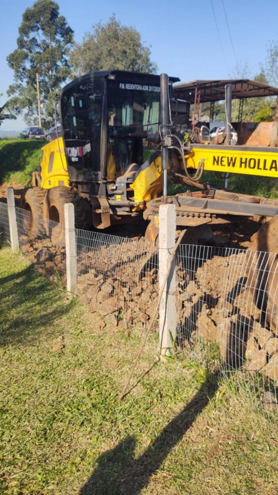 Equipes trabalharam na recuperação de estradas do interior (Foto: Prefeitura de Redentora