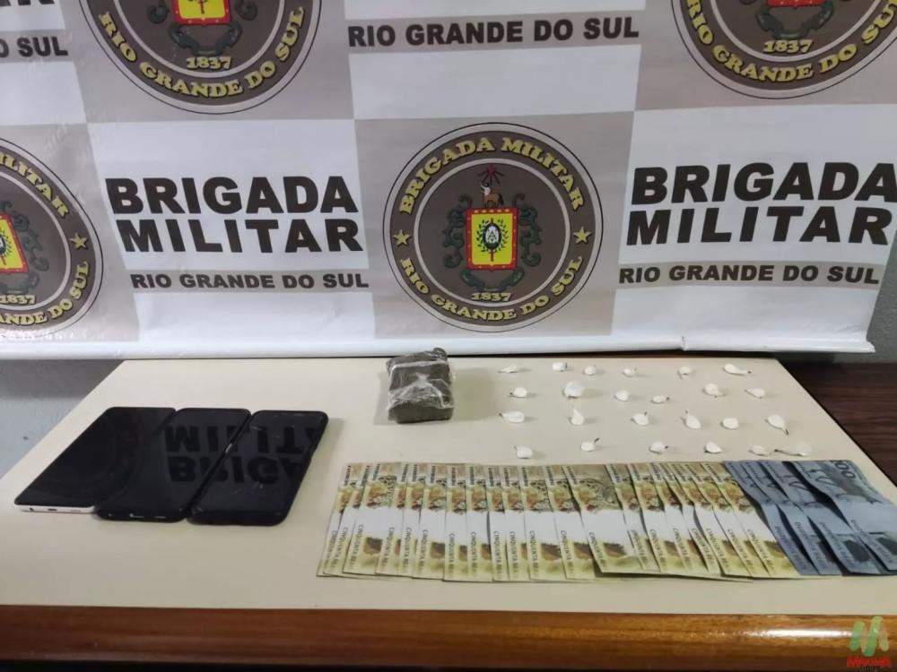 Diante das evidências, o homem de 23 anos foi preso em flagrante pelas autoridades policiais (Foto: Brigada Militar)