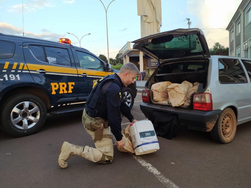 Carga de agrotóxicos foi apreendida na BR-468 (Foto: PRF / Divulgação)