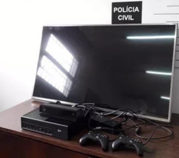 Eletrônicos foram recuperados durante o cumprimento de mandados de busca e apreensão (Foto: Divulgação/Polícia Civil)