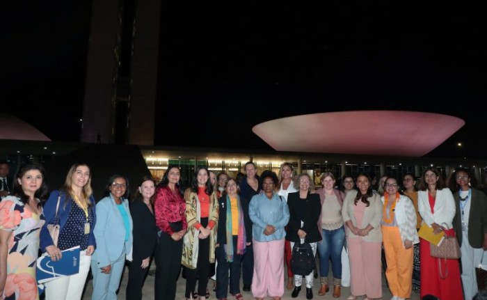 Comemorações do Agosto Lilás começaram com a iluminação do prédio da Câmara - (Foto: Bruno Spada/Câmara dos Deputados)