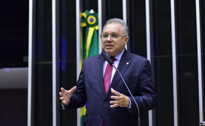 Florentino Neto: medida permite ao consumidor avaliar transação em relação a outras aplicações - (Foto: Zeca Ribeiro/Câmara dos Deputados)