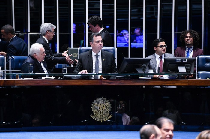 O requerimento foi apresentado pelo presidente do Senado, Rodrigo Pacheco (C) - Foto: Jefferson Rudy/Agência Senado
