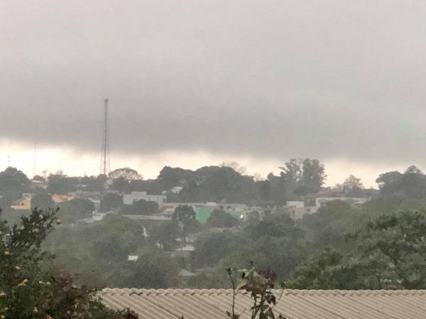 Até o próximo domingo, o deslocamento de uma área de baixa pressão manterá as instabilidades e a chuva em todas as regiões (Foto: Diones Roberto Becker)